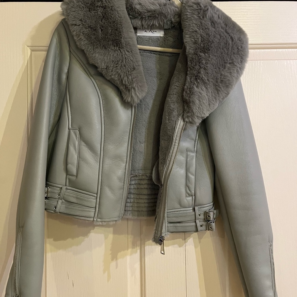 LAST CHANCE SALE! Gray Faux Fur Collar Women's Vegan Leather Jacket Small